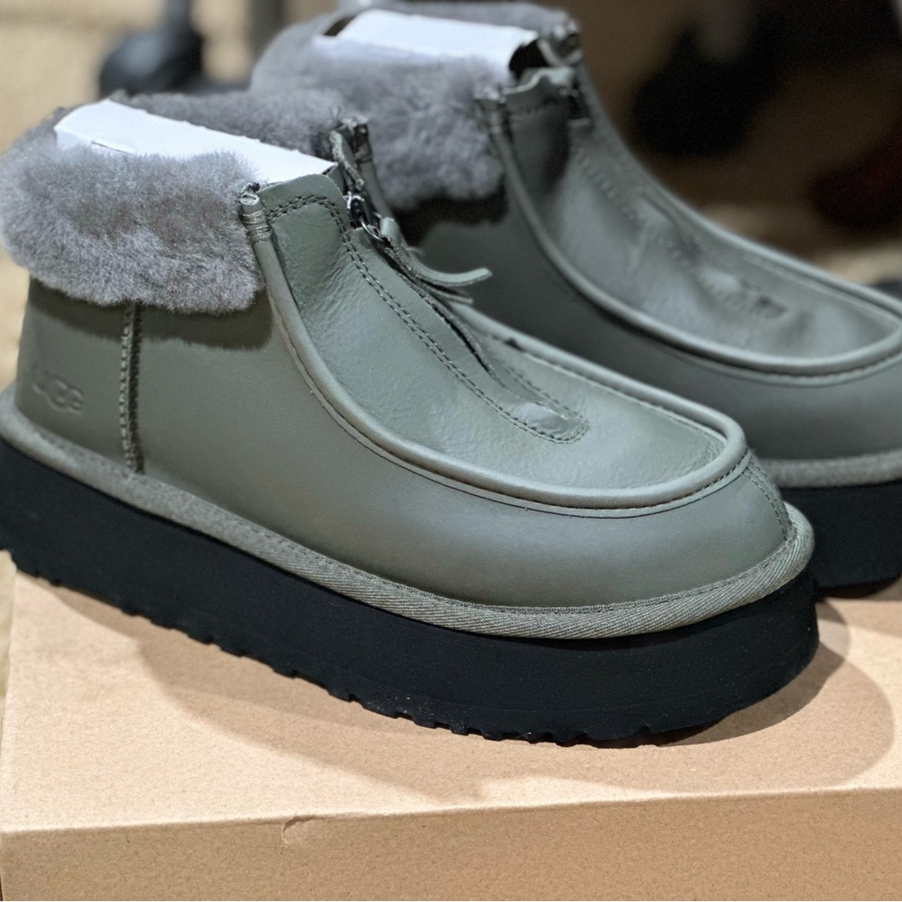 Ugg Funkette Platform Boot;  Ultra Matte Seaweed ;Women’s sz 6